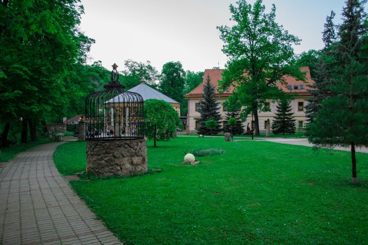 Grand Spa Holiday Home Склене-Теплице Экстерьер фото